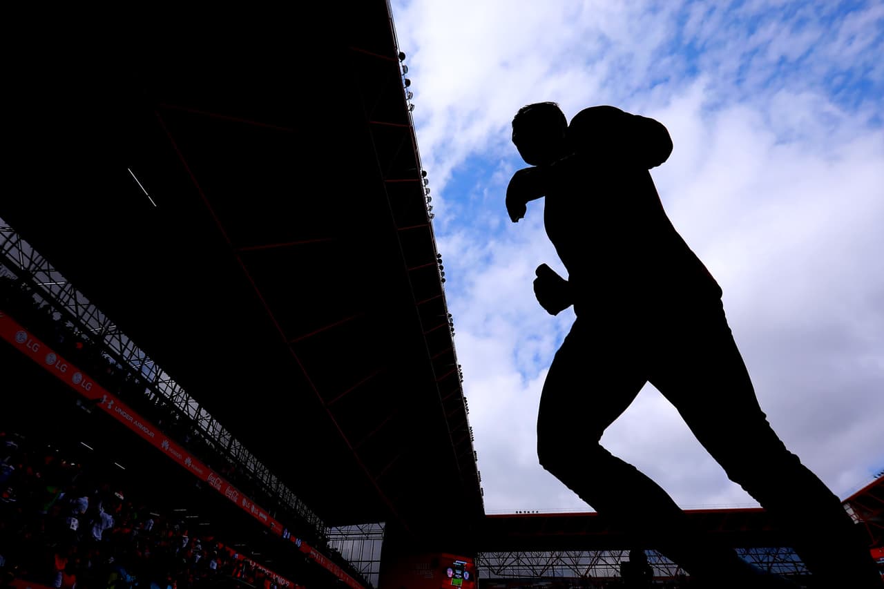 MEXICO CITY, MEXICO - JANUARY 28: Luis Garcia goalkeeper of Toluca enters to the field prior the 4th round match between Toluca and Cruz Azul as part of the Torneo Clausura 2018 Liga MX at Nemesio Diez Stadium on January 28, 2018 in Mexico City, Mexico. (Photo by Hector Vivas/Getty Images)