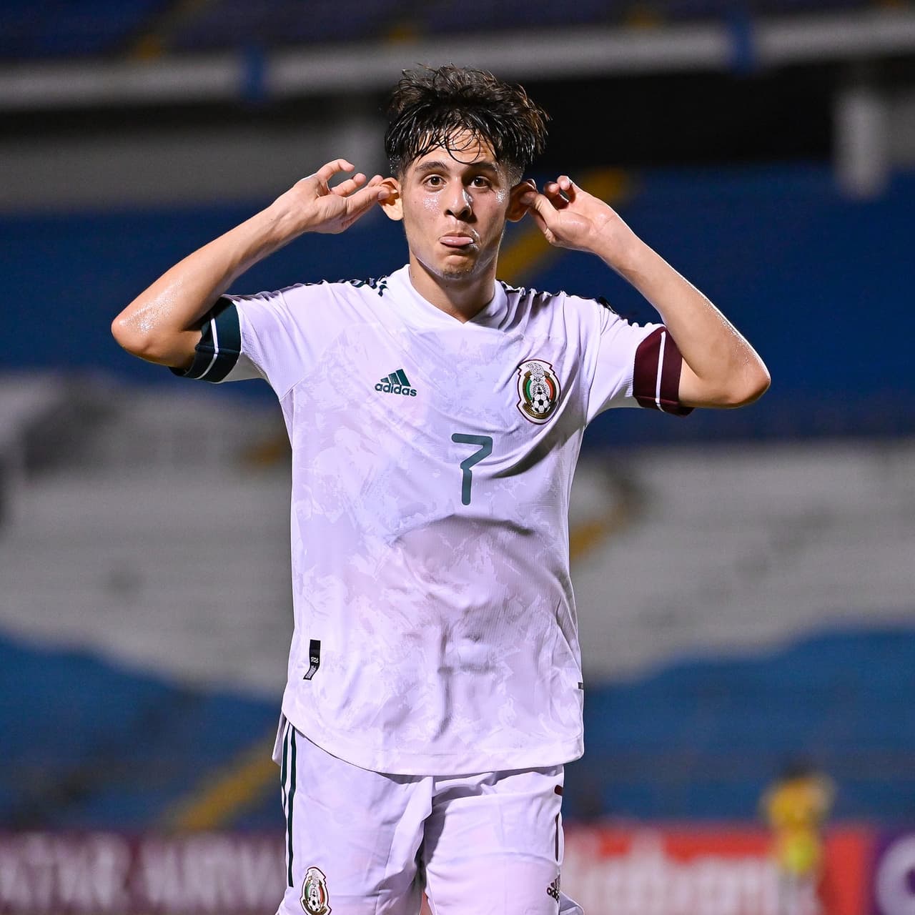 Christian Torres festejó el segundo tanto del cuadro 'azteca'.