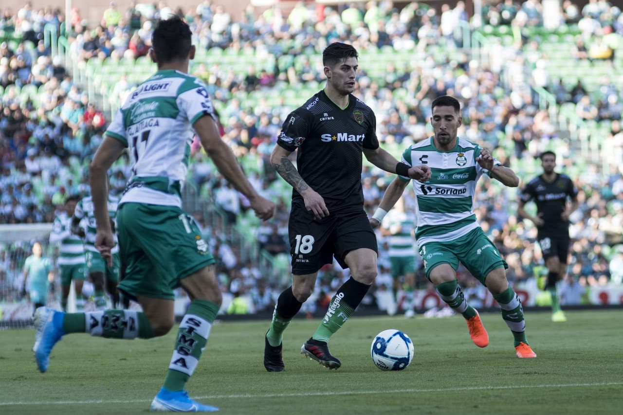 Ángelo Sagal no estuvo fino en la delantera de Bravos