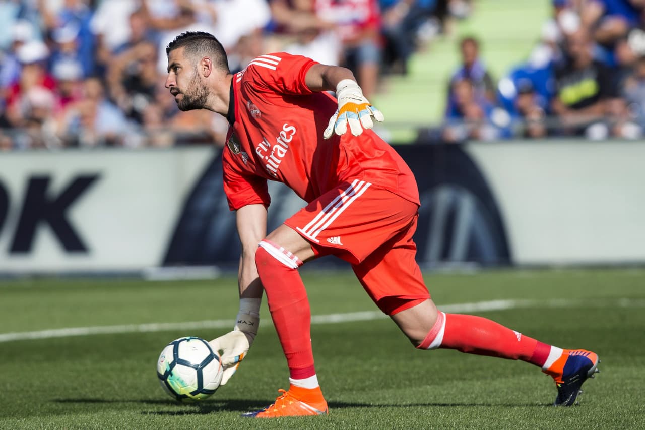 Y en cuanto a arcos, Kiko Casilla fue el reemplazante de Keylor Navas en esete partido. El costarricense no fue convocado por presentar un edema en el aductor mayor de la pierna derecha.