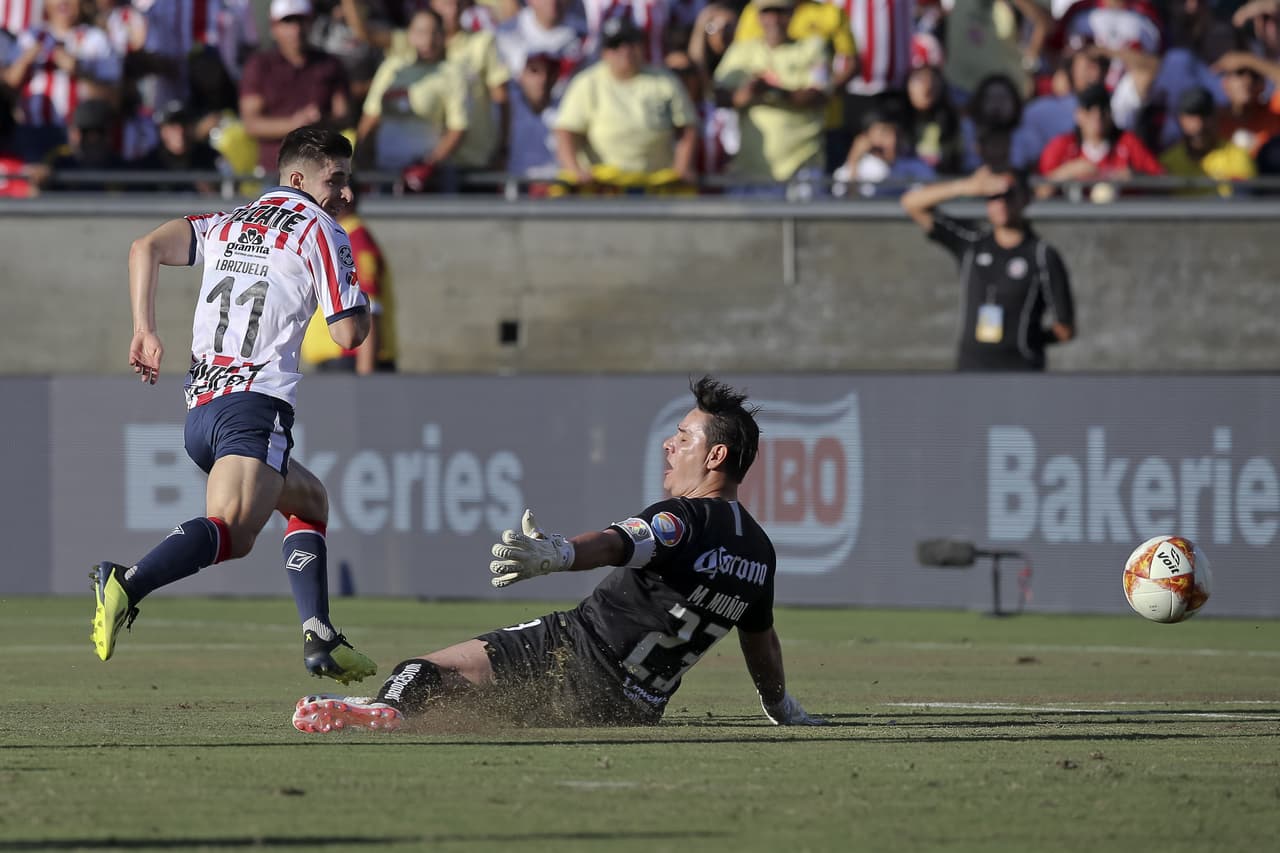 En el duelo, Isaac Brizuela fue el que le dio un último castigo en pleno Clásico Nacional, que al final quedó igualado 1-1.