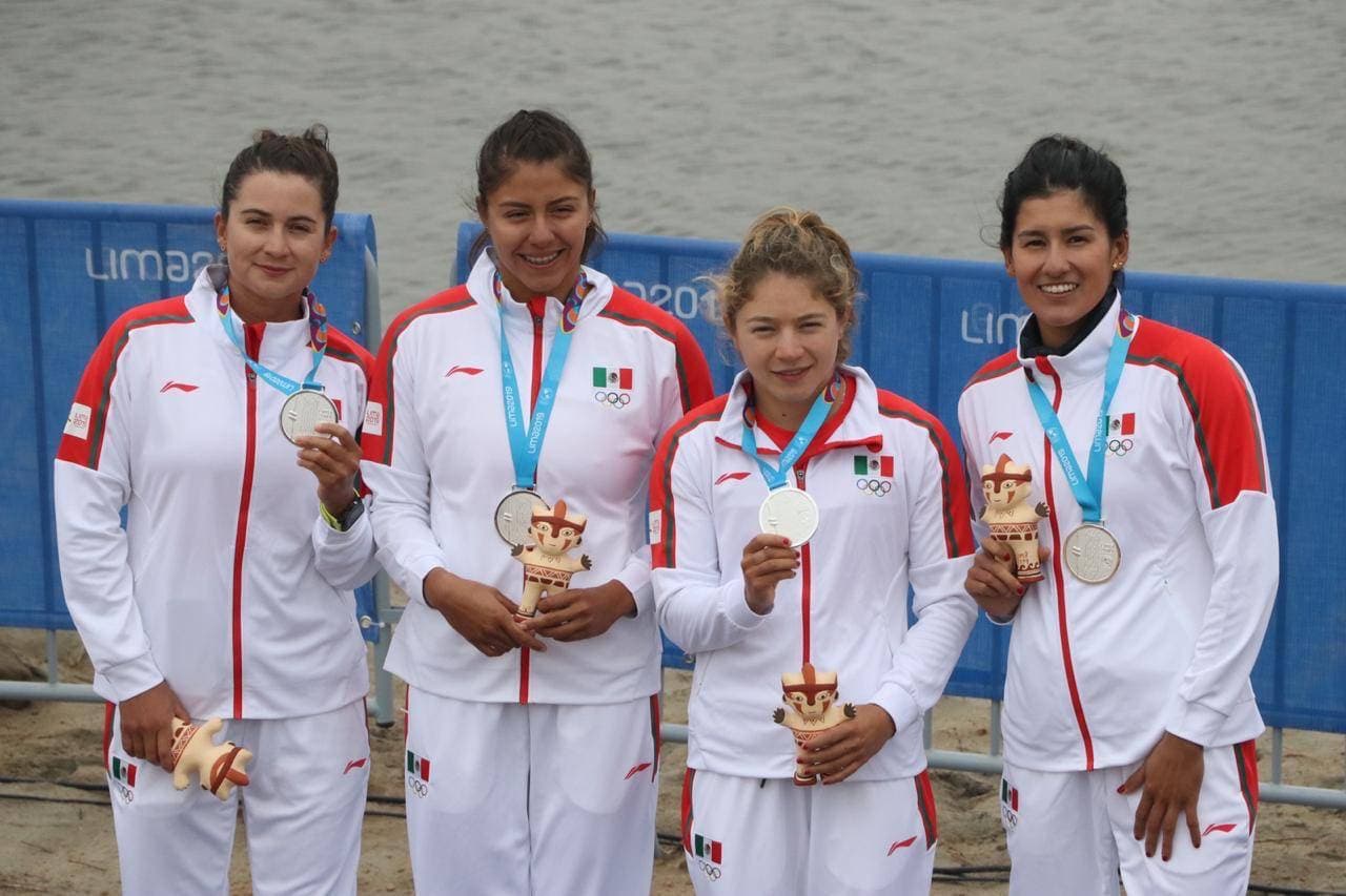 Y las mexicanas capturaron la medalla de plata, quedándose tan solo por detrás de las canoístas de Canadá y superando a las de Argentina, en el tercer puesto.