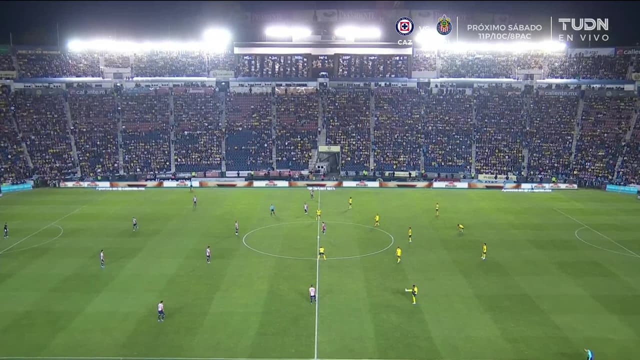 Arranca el partido y la pelota está en juego.
