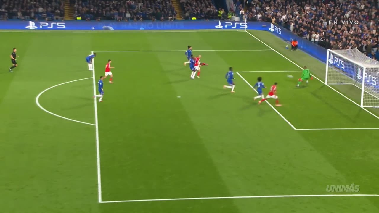 ¡Brutal salvada! Robert Sánchez evita el gol Lukebakio