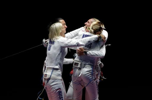 Rusia se quedó con el bronce en espada por equipos femenil