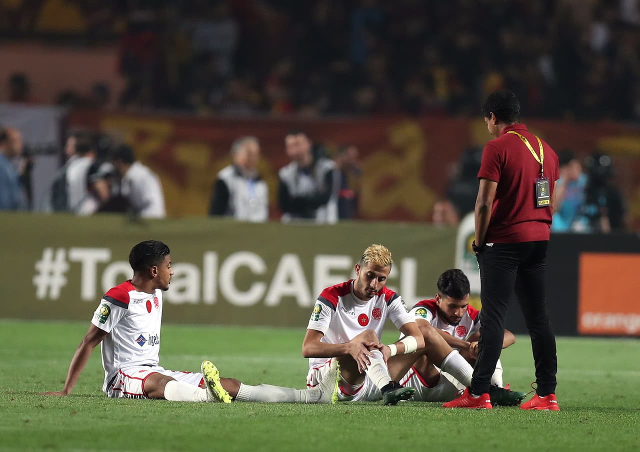 Los jugadores del club marroquí Wydad Casablanca se negaron a reanudar el partido hasta tanto no se revisara la jugada que era a su favor para el empate.
