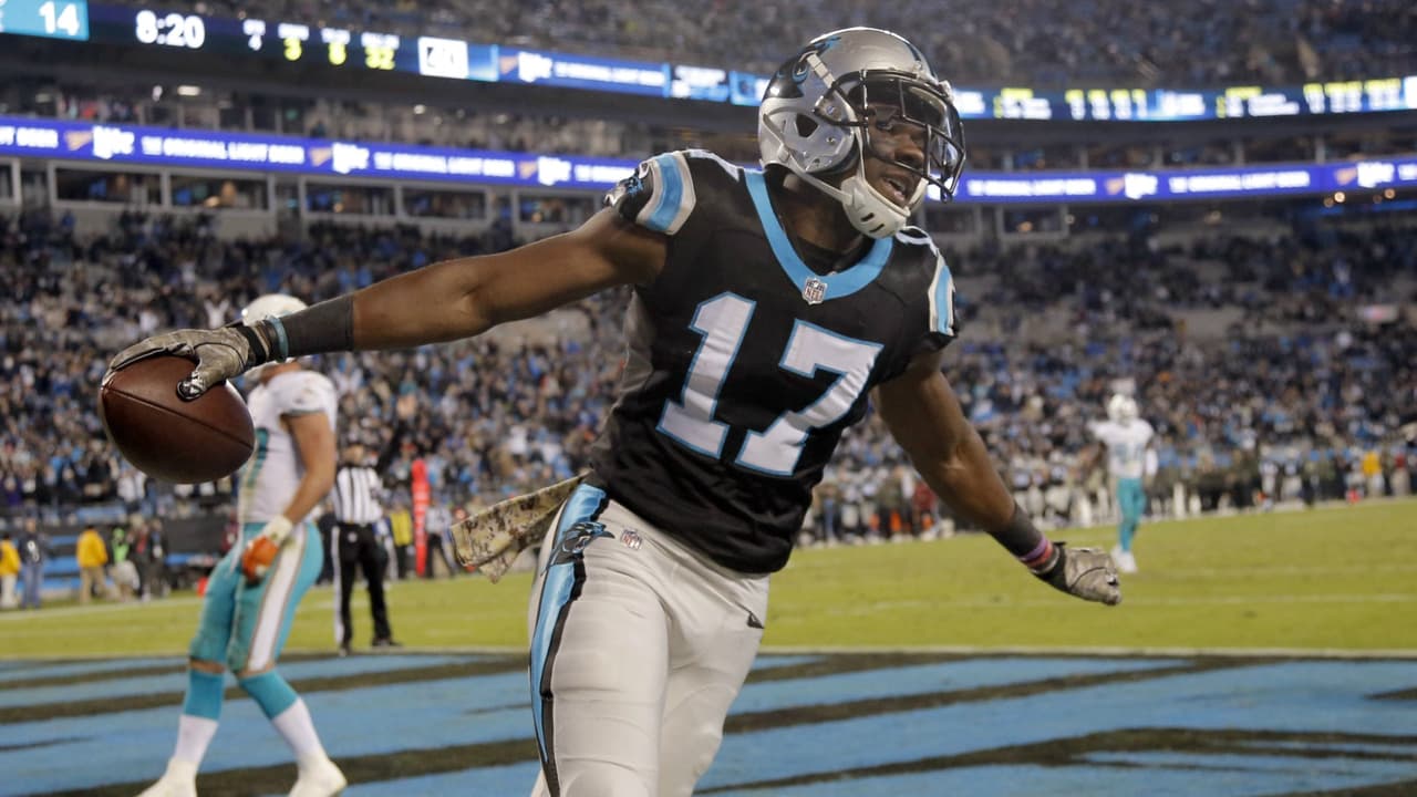 Devin Funchess anotó en par de ocasiones por Carolina.