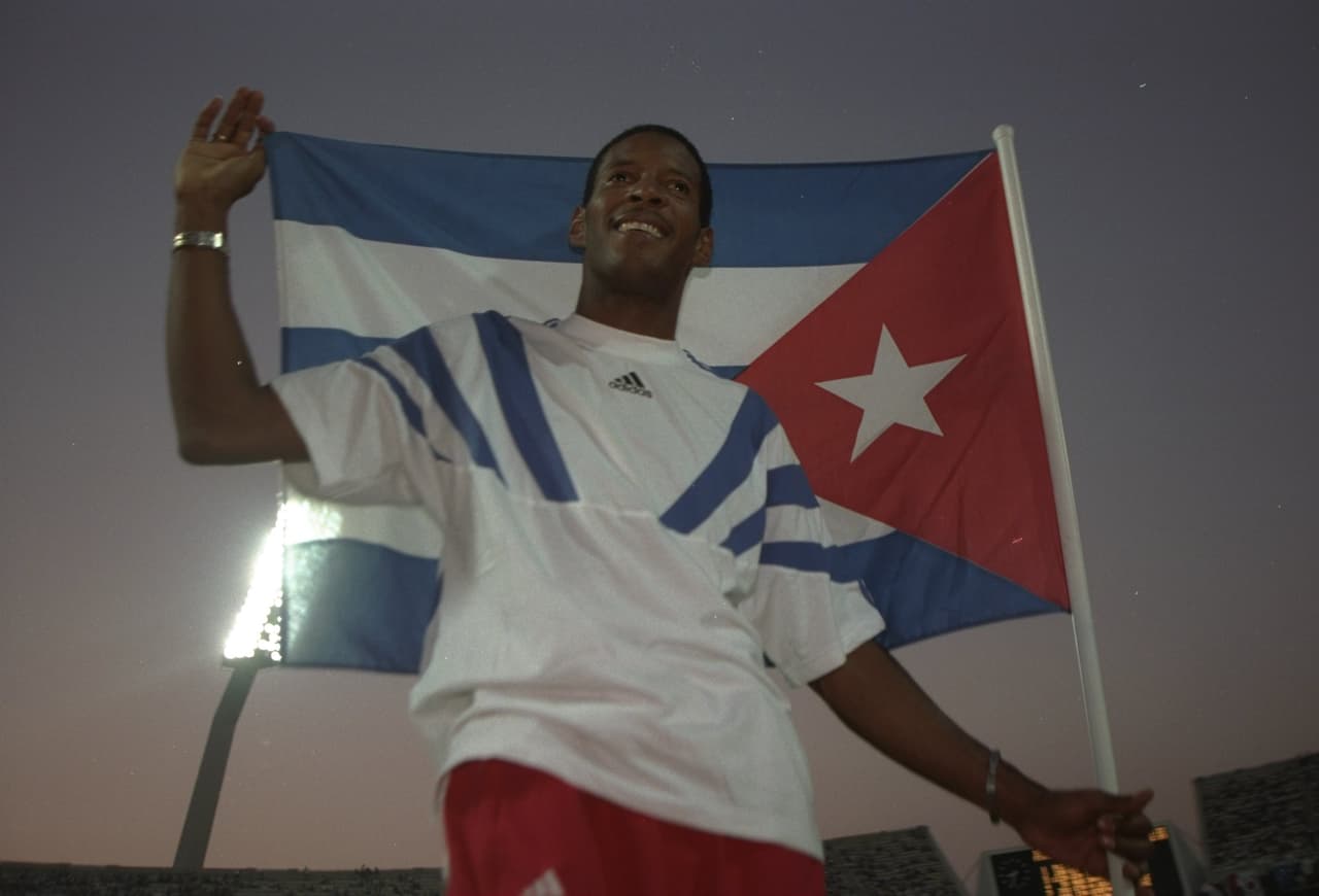 Los cuatro títulos mundiales de salto alto bajo techo y su récord mundial vigente son también parte de los grandes logros de Sotomayor.