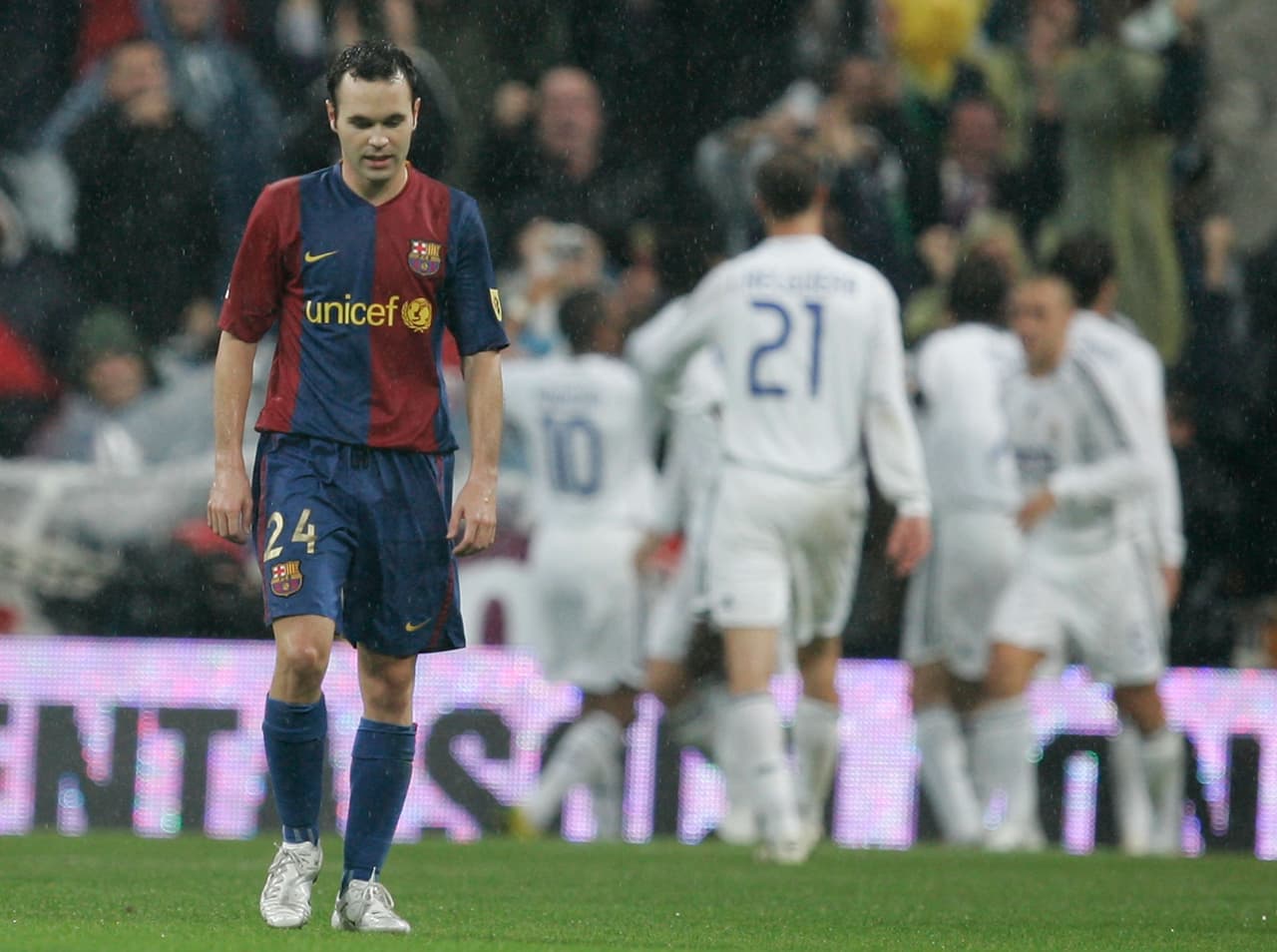 Cabe recordar que tres semanas antes de esa dura lesión, Messi tuvo que abandonar la cancha del Bernabéu con esguince de tobillo en el Clásico ante el Madrid que se impuso 2 a 0, en un resultado clave que a la postre terminó costando el título de Liga.