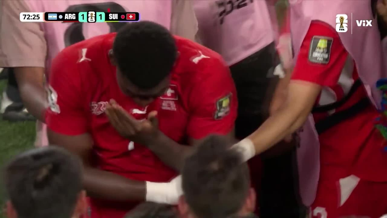 ¡Breel Embolo rompe en llanto tras salir expulsado del partido!