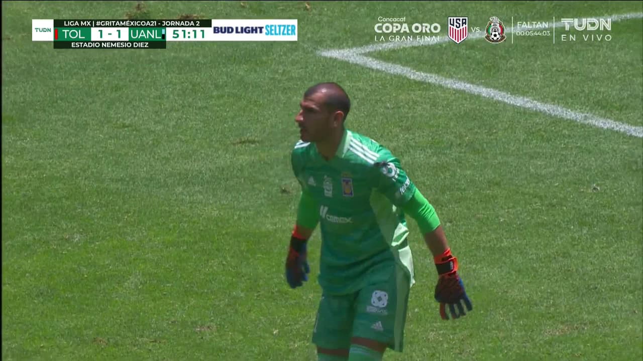 ¡TIRO ATAJADO! disparo por Michael Estrada.