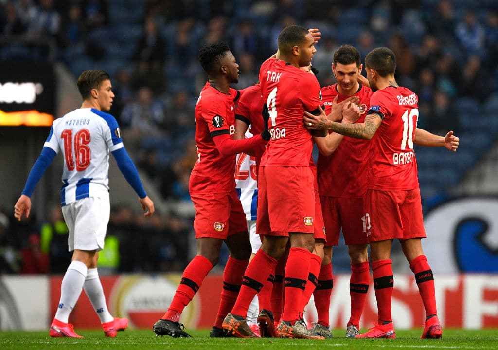 Con goles de Lucas Alario, Kerem Demirbay y Kai Havertz, Leverkusen gana y elimina al porta en su casa.