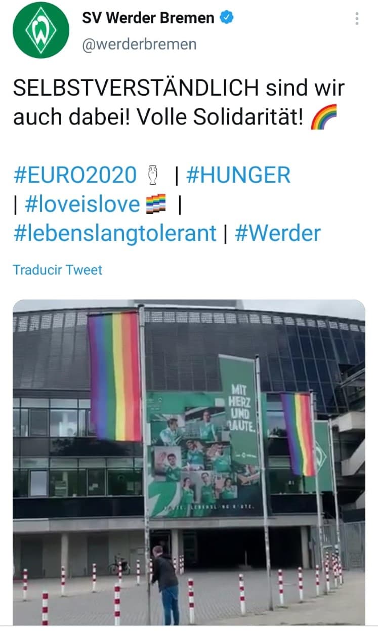 La UEFA ha sido fuertemente criticada, pues prohibir esta muestra de apoyo no es algo neutral.