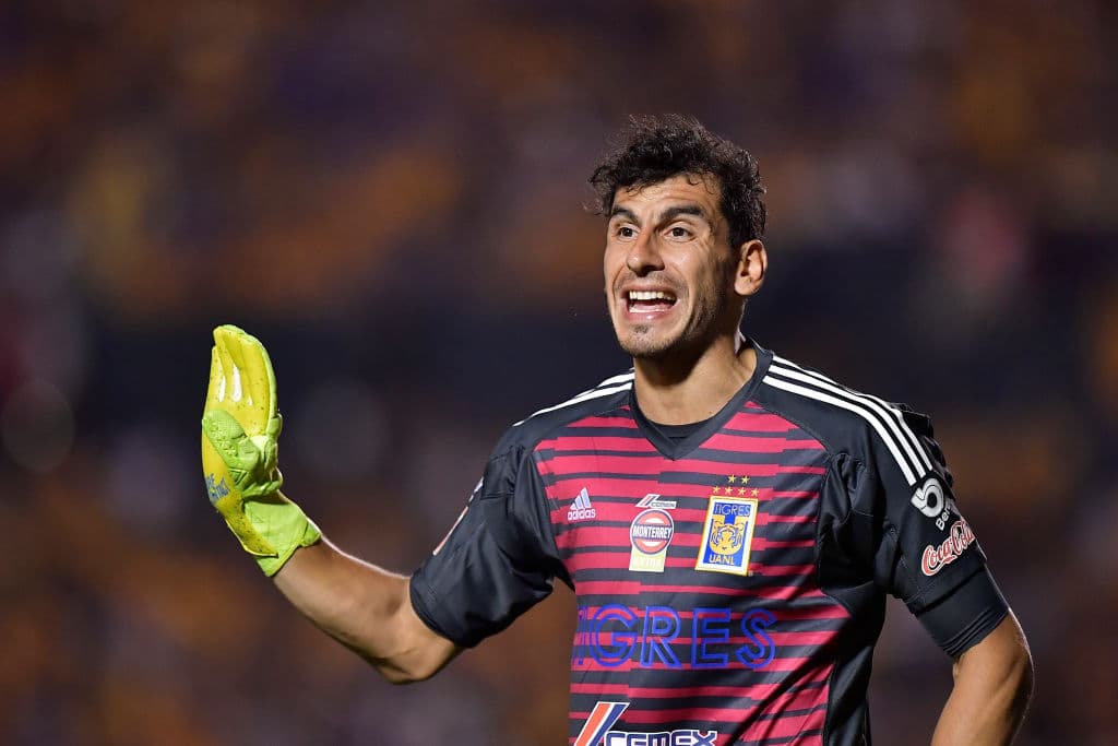 Hablando de argentinos, también consideramos a Nahuel Guzmán, portero de Tigres, como uno de los emblemas, en la posición, dentro de la Liga MX. Un guardameta de 'hierro', al sumar 1530 minutos (el máximo total posible) en las pasadas dos temporadas, jugando los 17 cotejos del Apertura y Clausura, respectivamente.