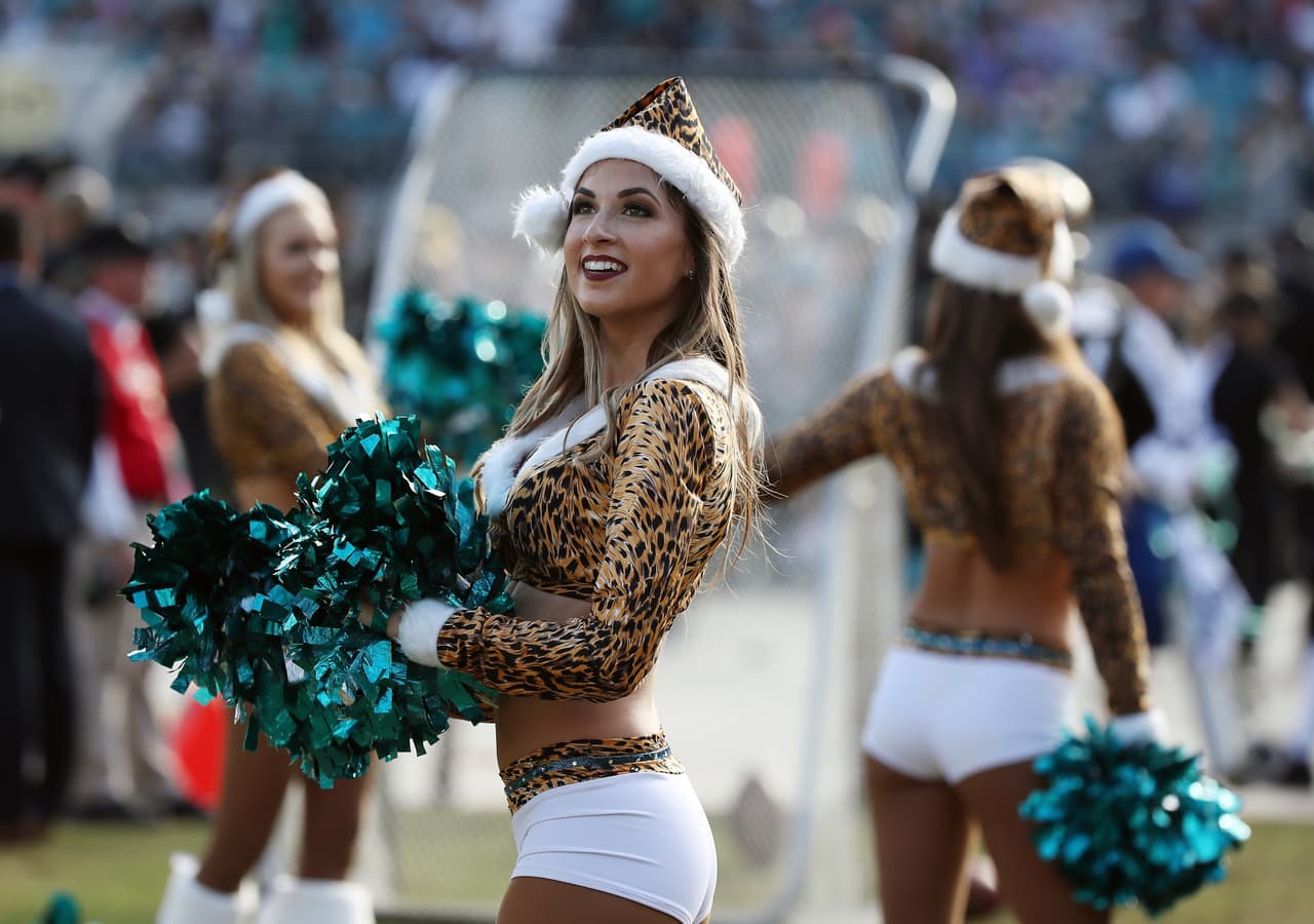 En esta Navidad disfruta con las mejores imágenes de las porristas de la NFL que se vistieron de gala para la Semana 16. ¡Felices fiestas!
