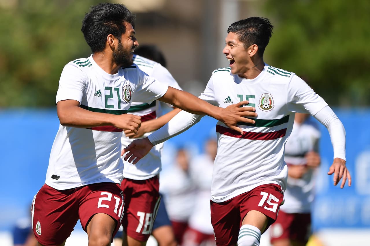 La alegría para el Tri regresó cuando Eduardo Aguirre consiguió el 2-1 a falta de cuatro minutos para el final del partido.