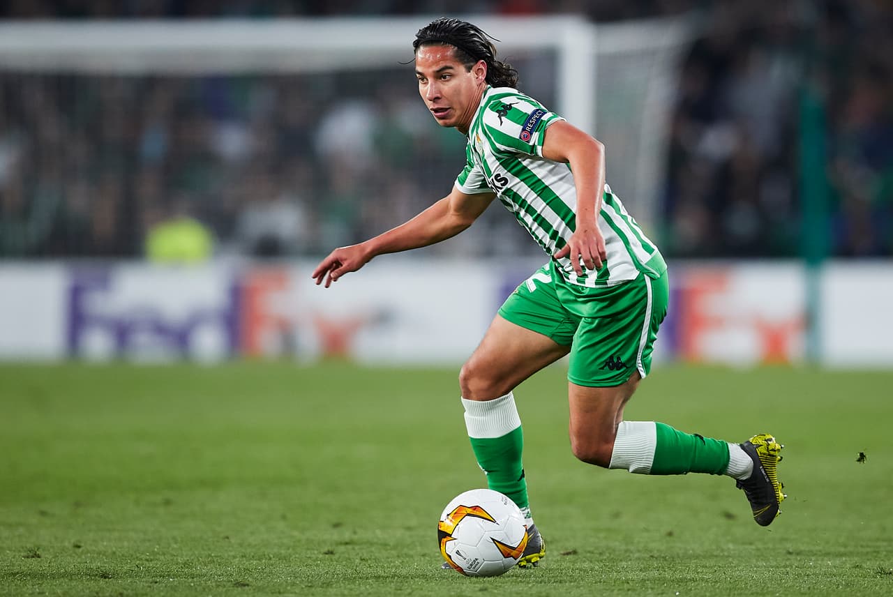 Diego Lainez: será un domingo complicado para el Betis después de la eliminación en la Europa League. El joven atacante jugó los minutos finales ante Rennes y podría ser titular para Quique Setién ante el Real Valladolid.