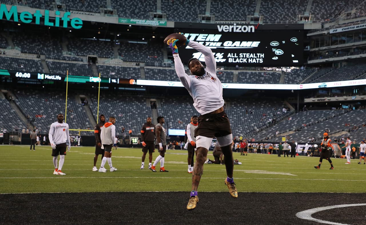 Durante el calentamiento practicó atrapadas de las que le gusta hacer.