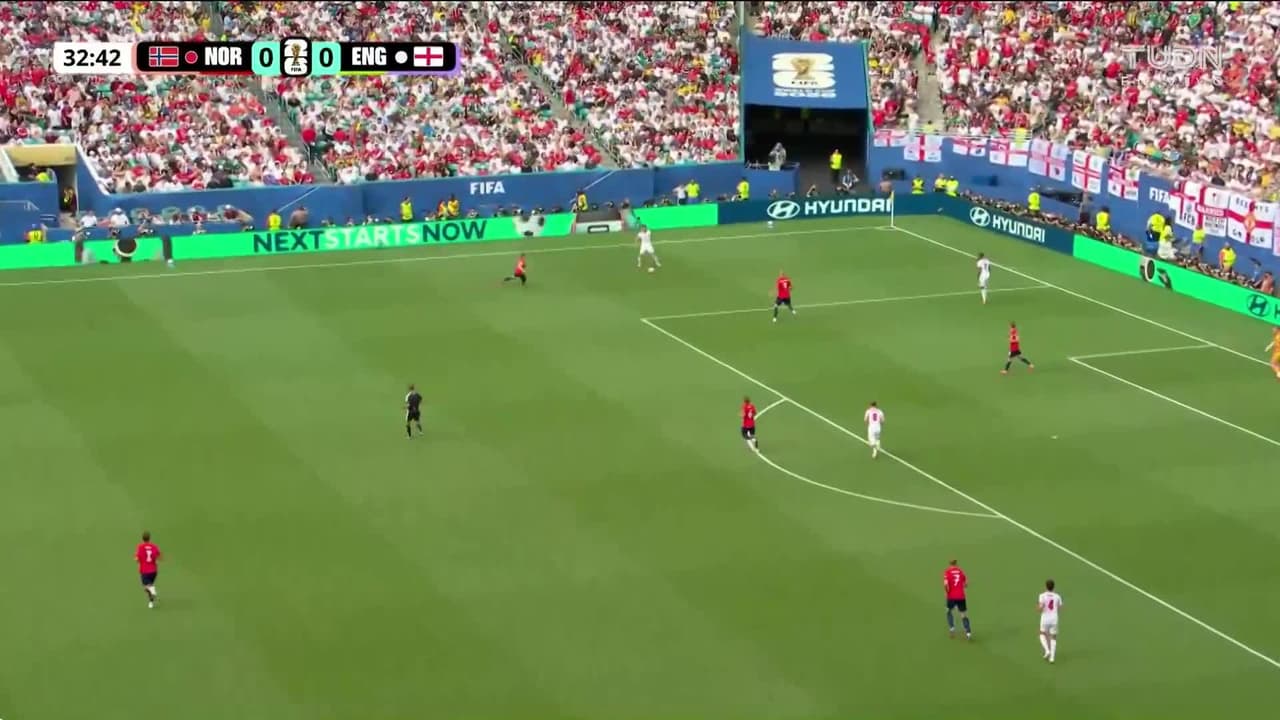 ¡Stones regala el balón y Noruega no lo aprovecha!