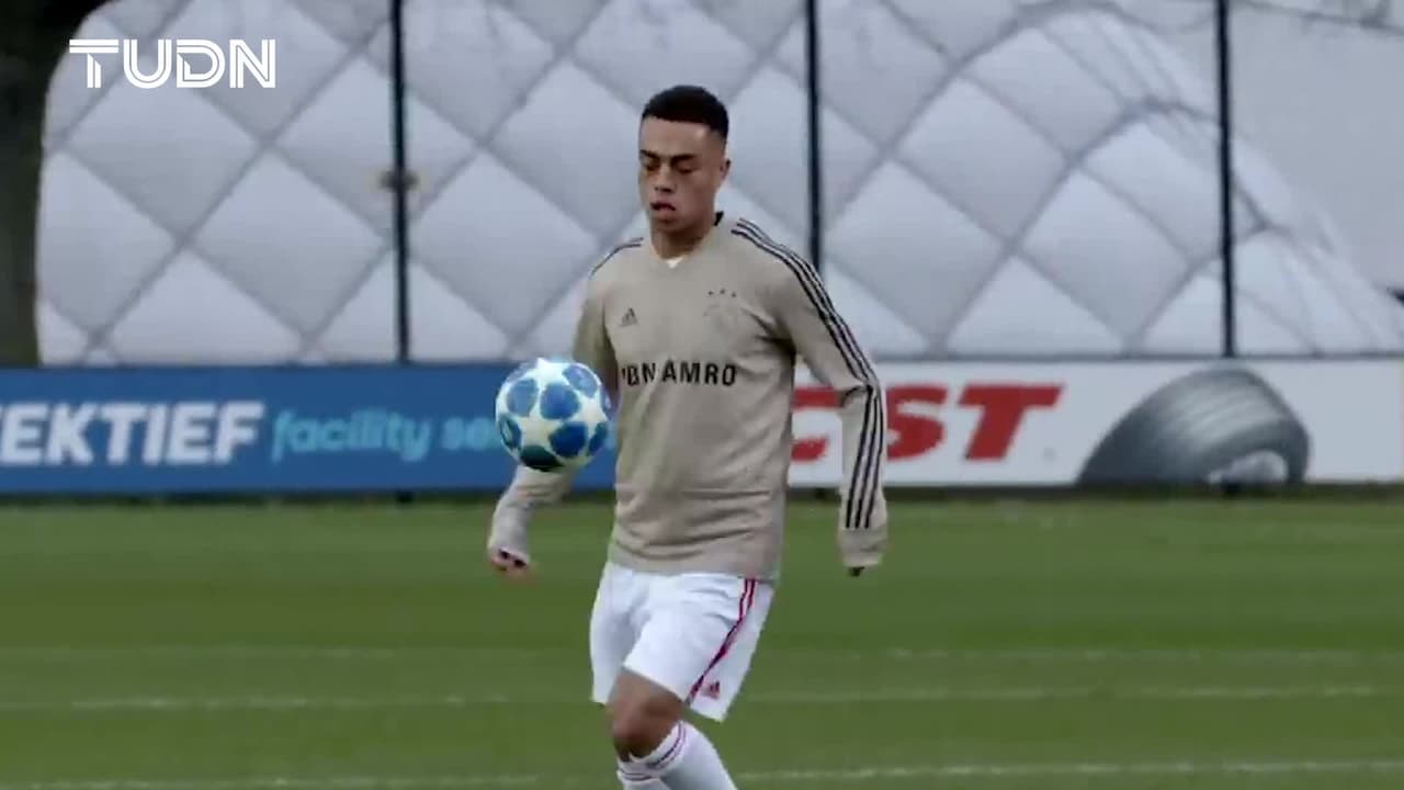 Sergiño Dest es oficialmente refuerzo del Barcelona