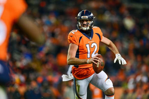 Los Denver Broncos tienen un plantel competitivo, pero no han tenido ni a Paxton Lynch y ni a Trevor Siemian como líderes confiables.