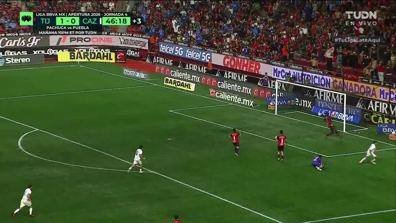 ¡GOL!  anota para Cruz Azul. Nicolás Ibáñez