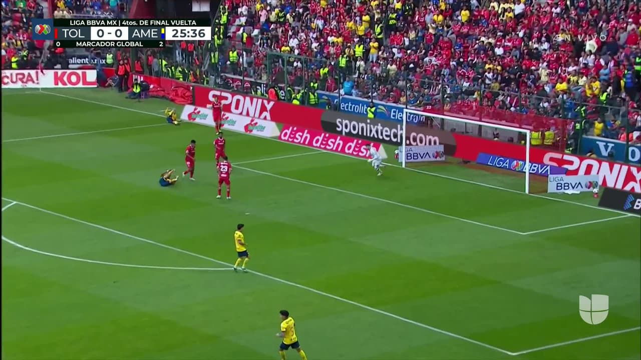 ¡TIRO ATAJADO! disparo por Rodrigo Aguirre.