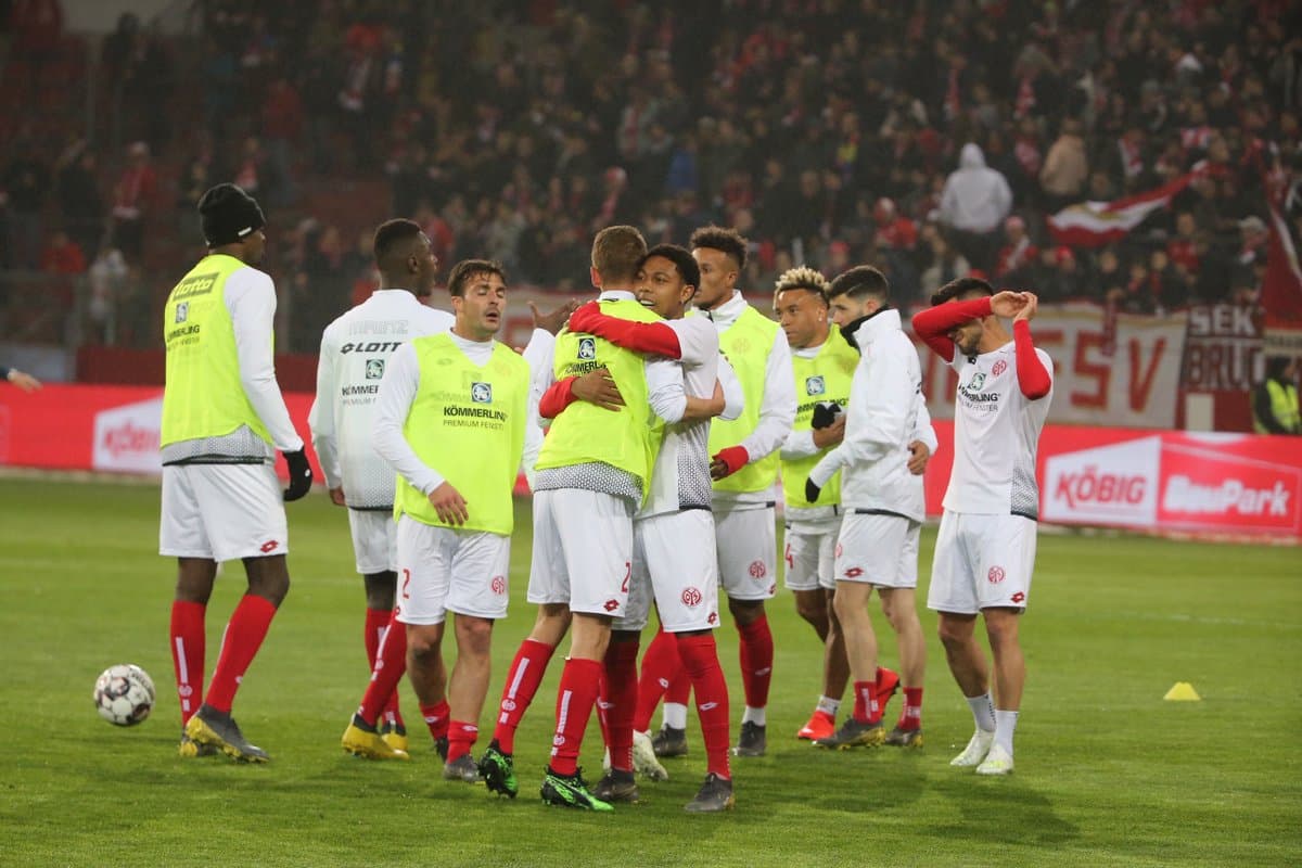 El Mainz llegó a 33 puntos, desplazando al puesto 13 al Freiburg que se quedó con 32 unidades en la tabla de posiciones.