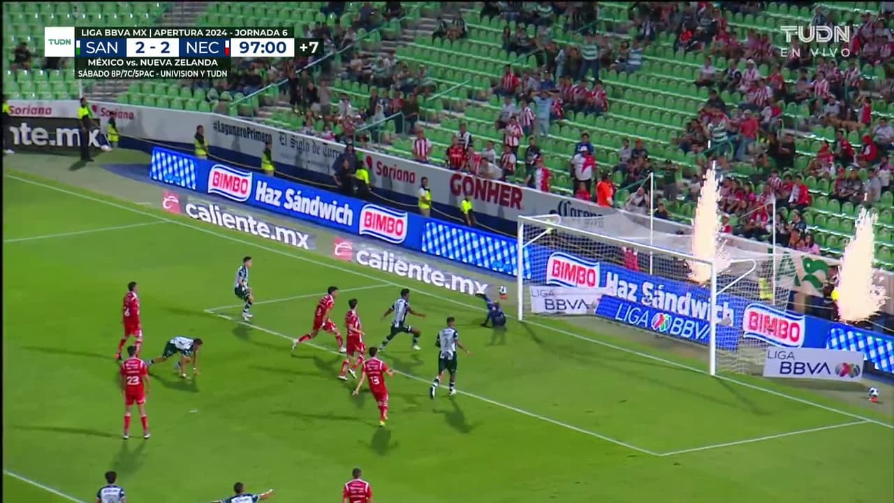 ¡GOL!  anota para Santos Laguna. Tahiel Jiménez