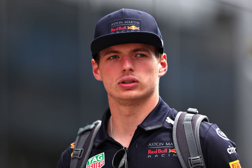 El piloto holandés del equipo Red Bull Max Verstappen cambina en la zona de Paddock. El joven corredor hace un par de semanas, en Austria, llegó a lo más alto del podio. En Alemania acabó cuarto.
