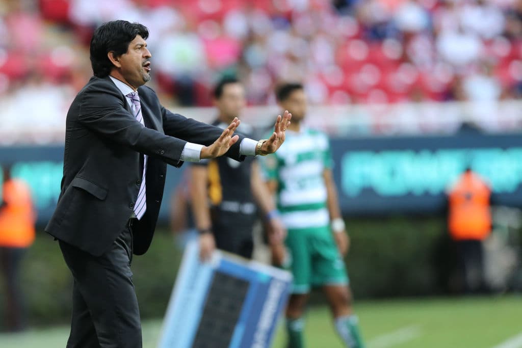 <b>Respetar los procesos:</b> la salida de Matías Almeyda fue un mal principio y ahora se debe aprender de eso para que con Cardozo no se convierta en un montón de incertidumbres si se le descarta pronto.