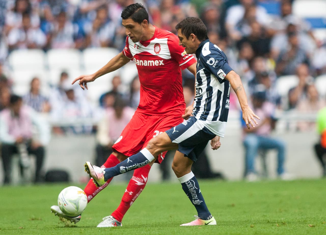 Jordan Silva es una de las jóvenes promesas del fútbol mexicano. A sus 22 años, este defensa central del Toluca recibe su primer llamado al equipo de mayores luego de sus pasos exitosos por los equipos juveniles.El desgaste que realiza en la cancha, la velocidad y la asistencia por las bandas le podrían valer un cupo para participar en el hexagonal final de la Concacaf.
