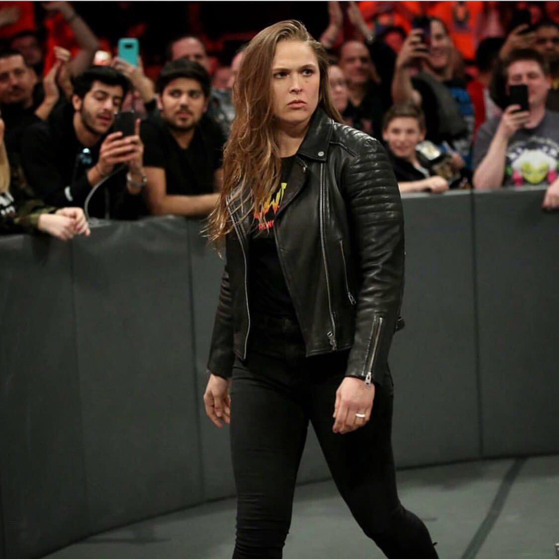 En un deporte que es espectáculo, muy diferente a UFC, Ronda Rousey ha desplegado sus habilidades para sobresalir.