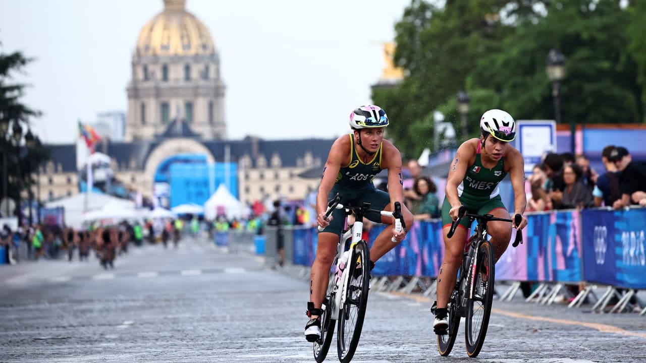 Mexicanos 'sobreviven' al triatlón de Paris 2024, pero lejos de las medallas