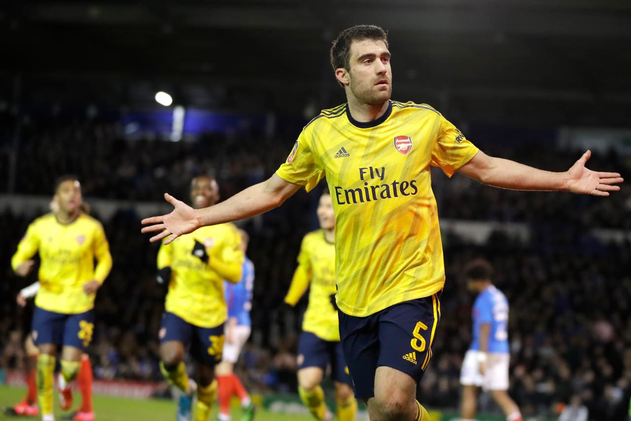 <b>Sokratis Papastathopoulos</b>
<br>Jugador griego, defensa y fichado por el Arsenal. Con la selección de Grecia, suma más de 80 partidos. Es más conocido como Sokratis.