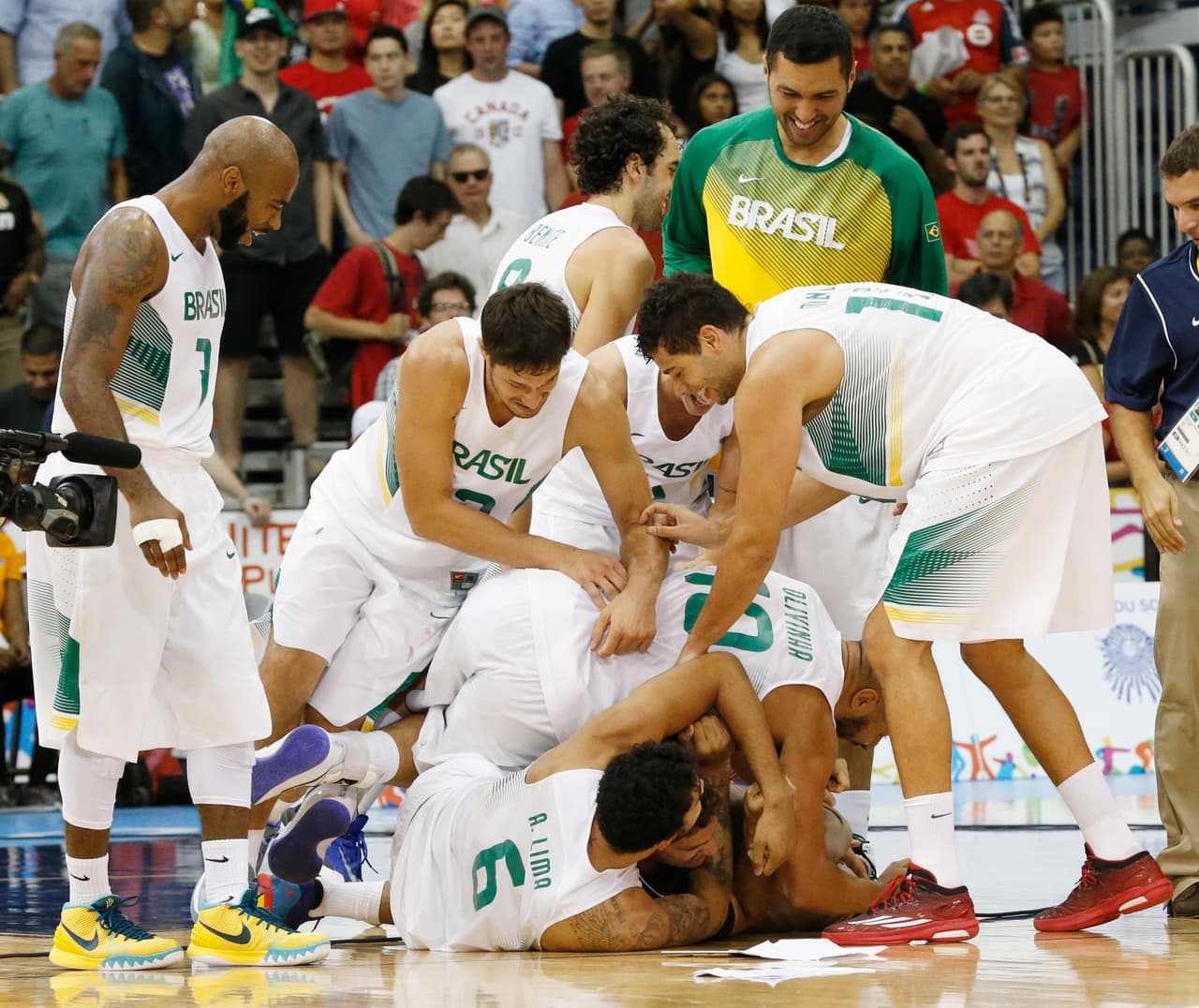 Brasil fue muy superior a Canadá en la final del básquetbol panamericano y se llevó la medalla de oro, el bronce fue para Estados Unidos, quien venció a República Dominicana en el juego por el tercer puesto.
