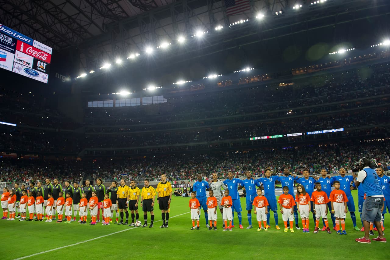 El Tri y Honduras se enfrentaron en un duelo de preparación rumbo a la Copa Oro y como es una costumbre entre estos dos cuadros fue todo menos amistoso. Te dejamos aquí las calificaciones de los jugadores.