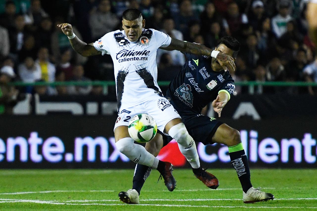 Esto obligó a los de casa a adelantar líneas, a presionar más y a buscar a como diera lugar la igualada, pero Tijuana estaba sólido en defensa y jugaba con inteligencia.