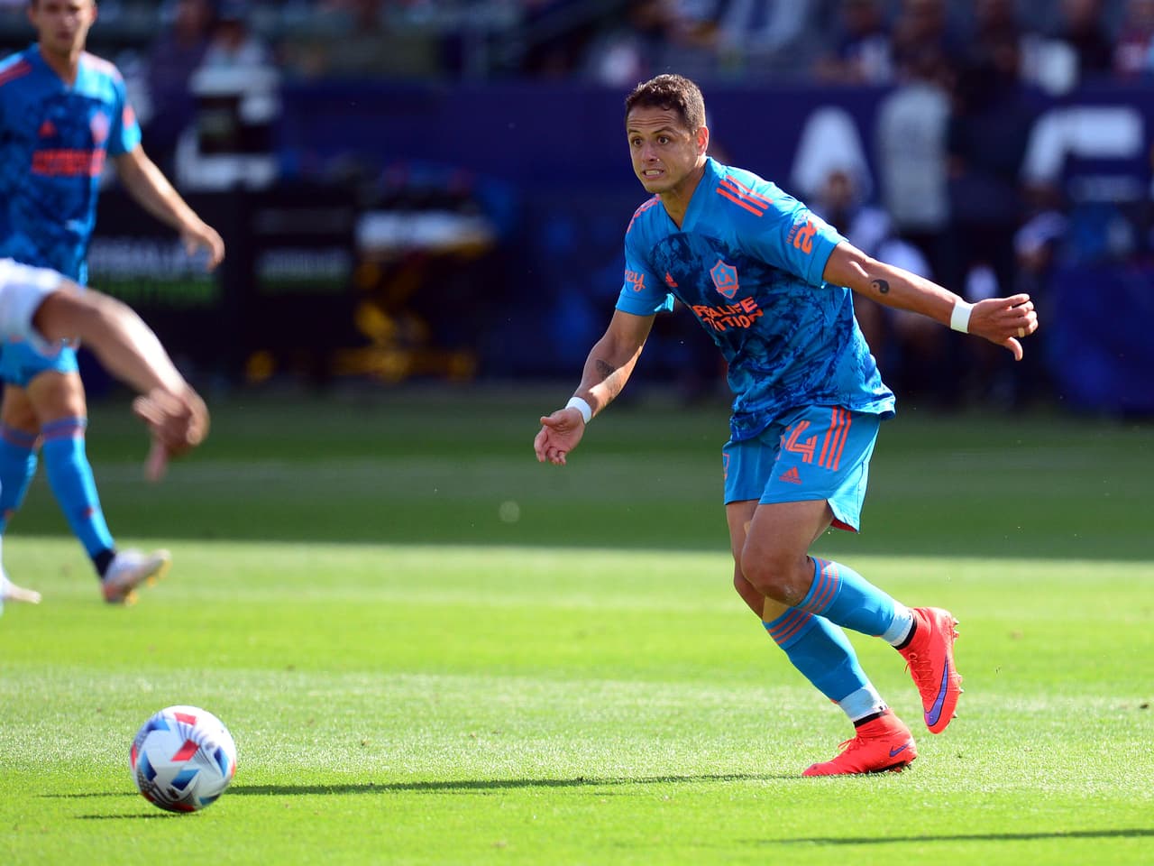 Chiacharito Hernández estuvo lejos del gol.