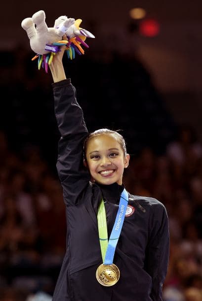 Dos de las medallas doradas fueron conseguidas por Laura Zeng, quien se impuso en las finales de clavas y listón. La otra llegó en la prueba por equipos (seis clavas y dos aros).
