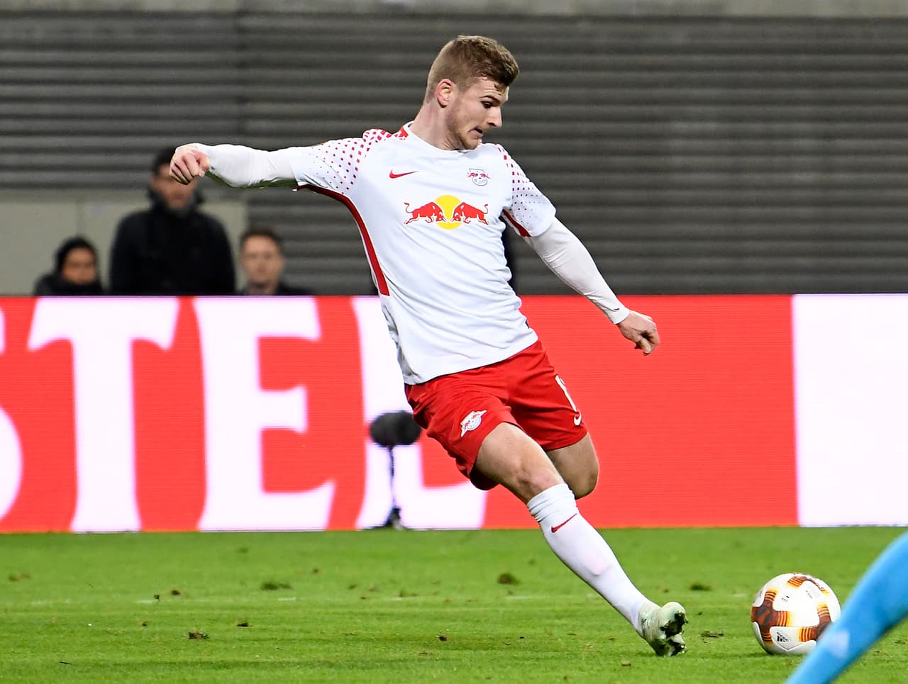 El goleador Timo Werner, al minuto 45, en el último momento de la primera mitad, marcó el 1-0.