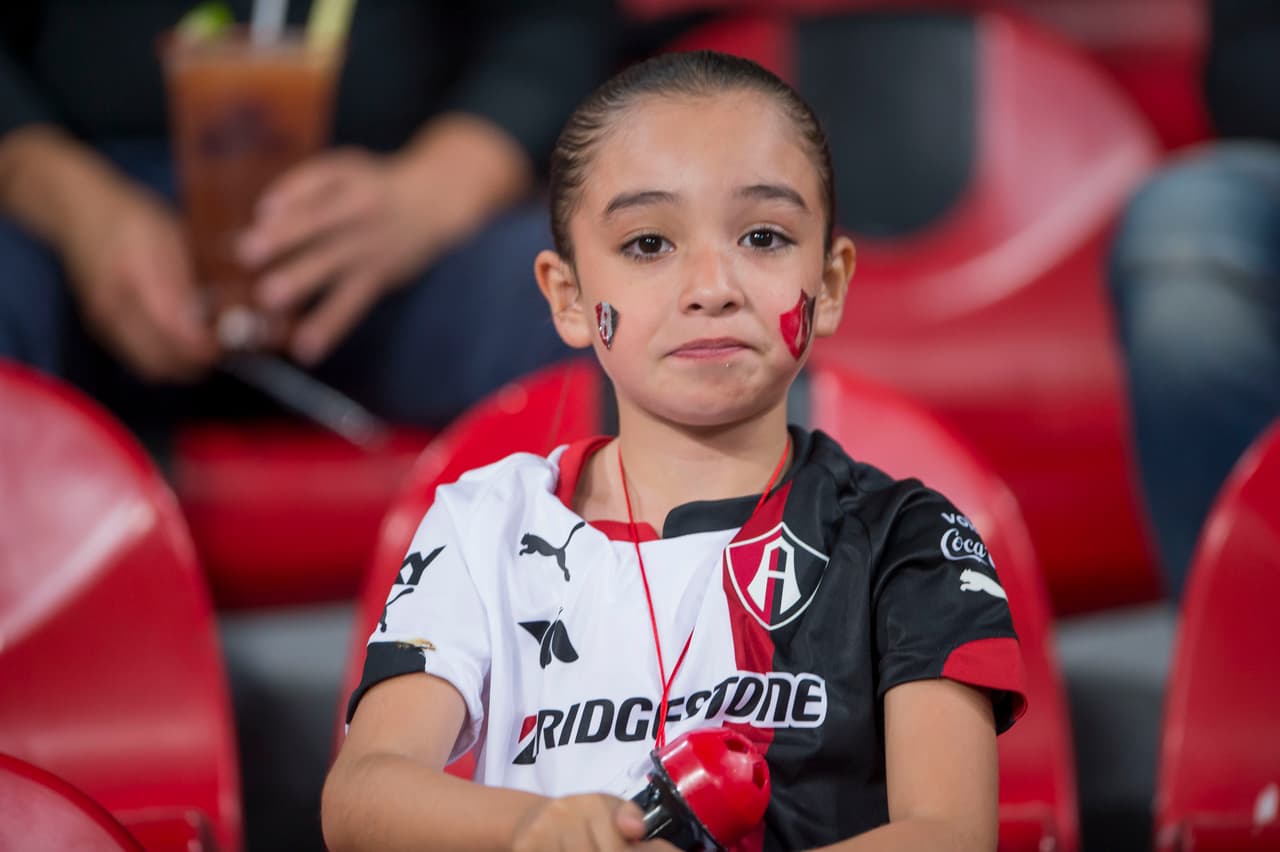 Los más pequeños se vistieron con los colores de los Zorros para darle un aliento al equipo que vive una mala campaña este año.