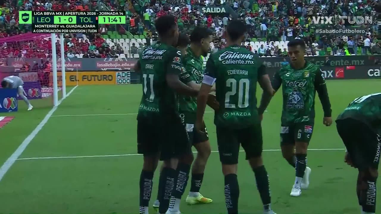¡Ruge la Fiera en Léon! Golazo del Platano, que con gran definición consigue el 1-0