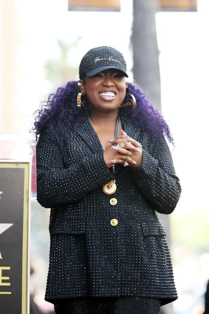 TRas su aparición en el Super Bowl de 2015, el maxi-evento le desató un fuerte ataque de pánico. Durante una entrevista con la revista Billboard, la rapera dijo lo siguiente: Terminé con intravenosas en mi brazo. Nadie lo supo. Sé que fue Dios quien me levantó y me arrojó al escenario”.
<br>