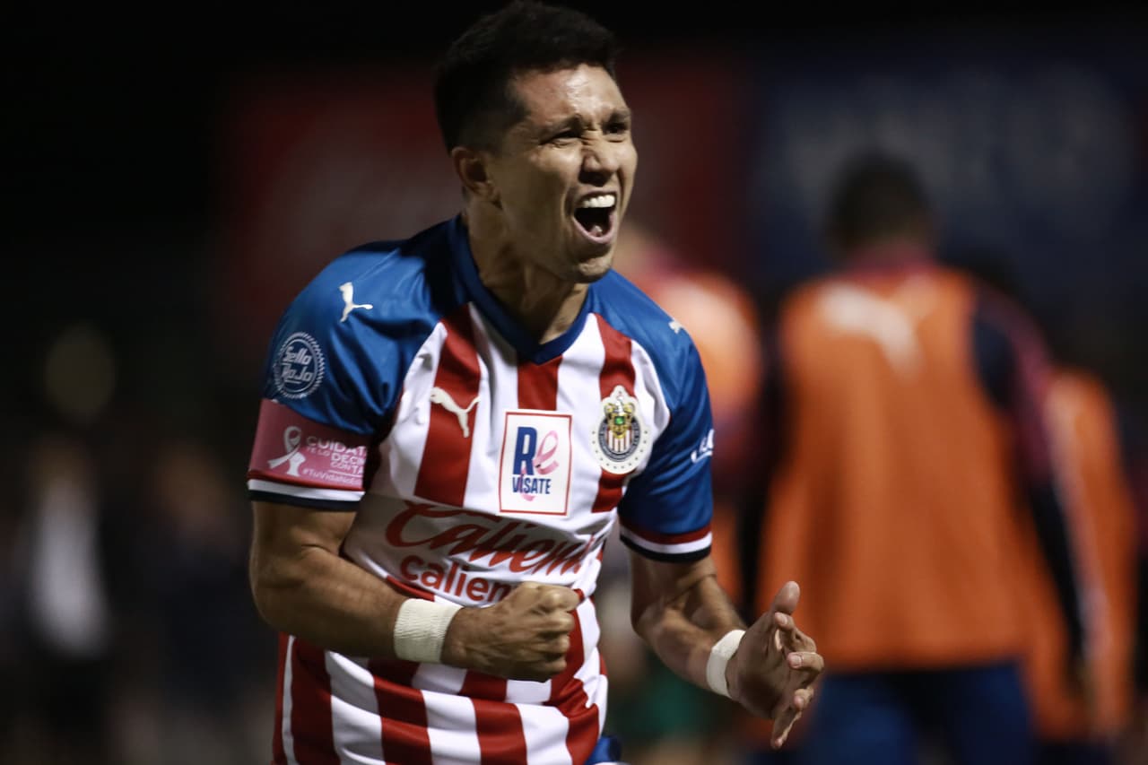 Las Chivas de Gudalajara se impusieron de visita en el último minuto ante Juárez y toman un respiro para pelear por un boleto a la LIguilla.