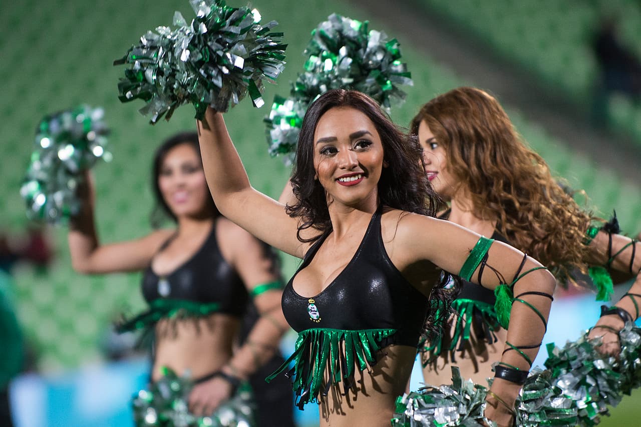 La belleza de las porristas en la fecha 4