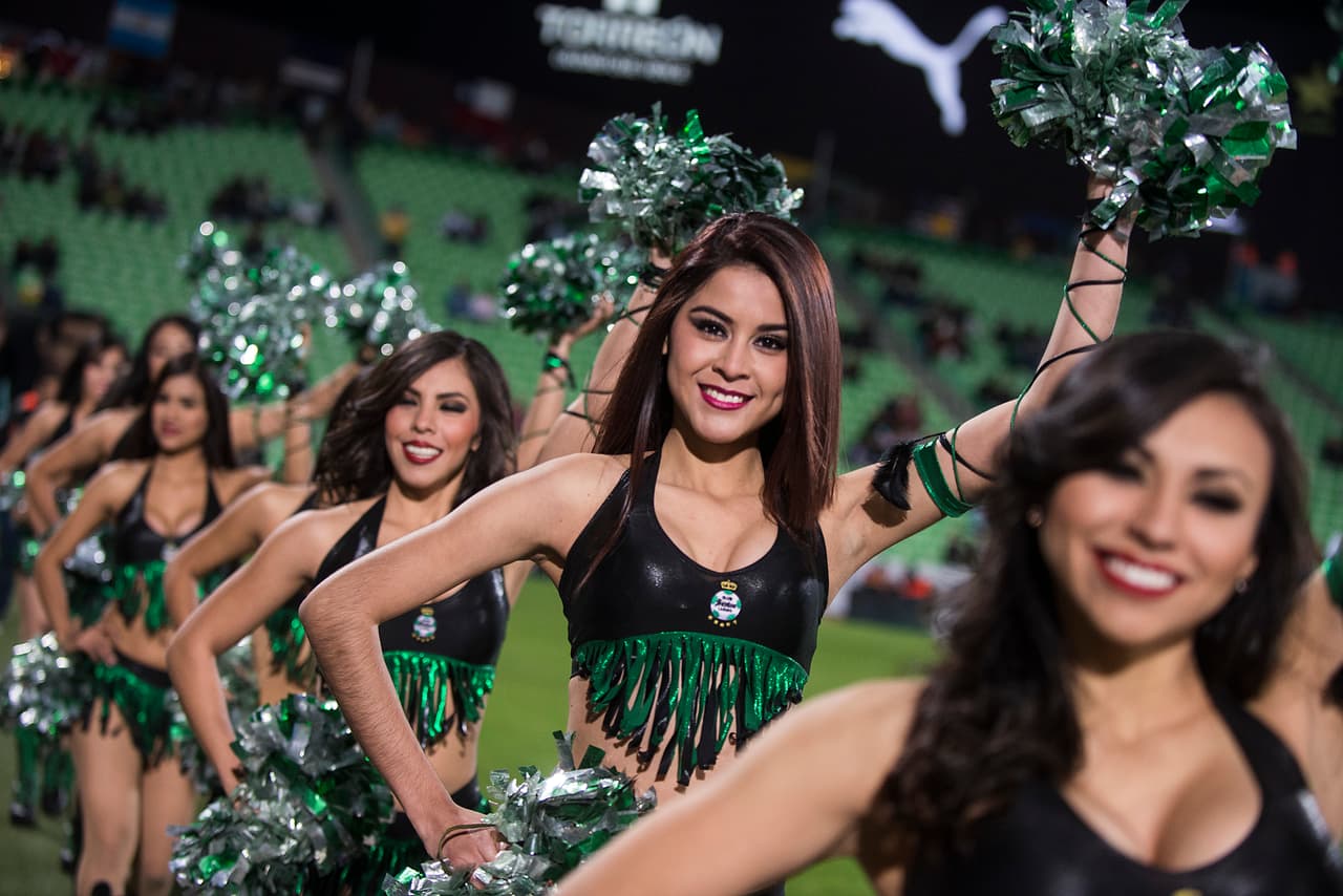 La belleza de las porristas en la fecha 4
