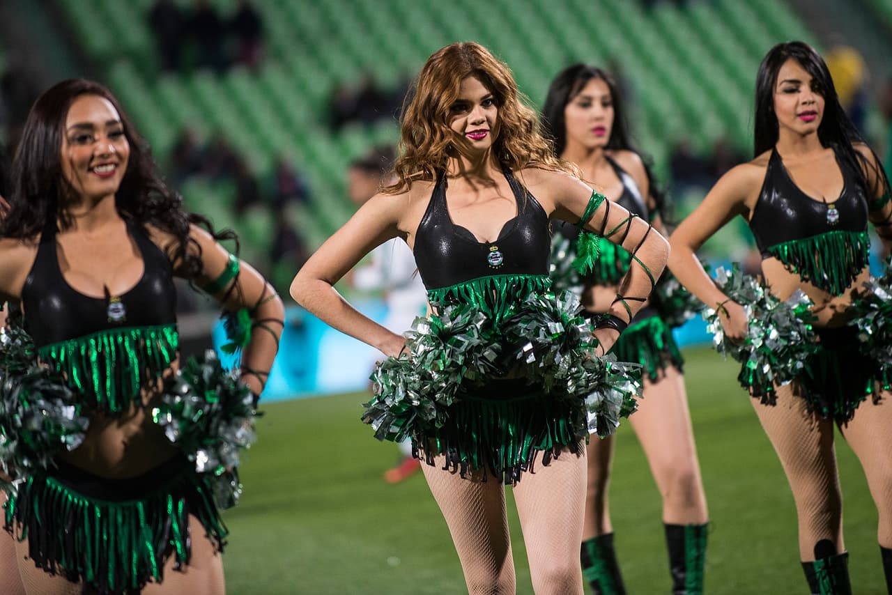 La belleza de las porristas en la fecha 4