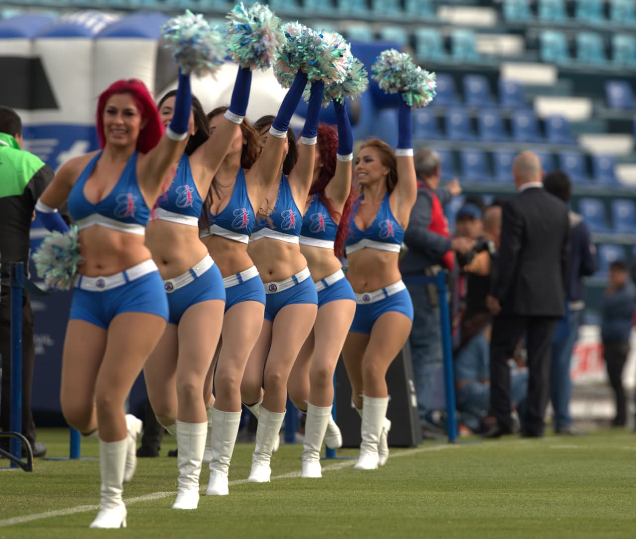 La belleza de las porristas en la fecha 4