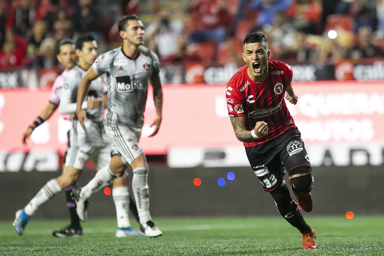 La escuadra local supo reaccionar anímicamente y Leonel Miranda (45+4’) y Camilo Sanvezzo (70’) marcaron por la causa local.